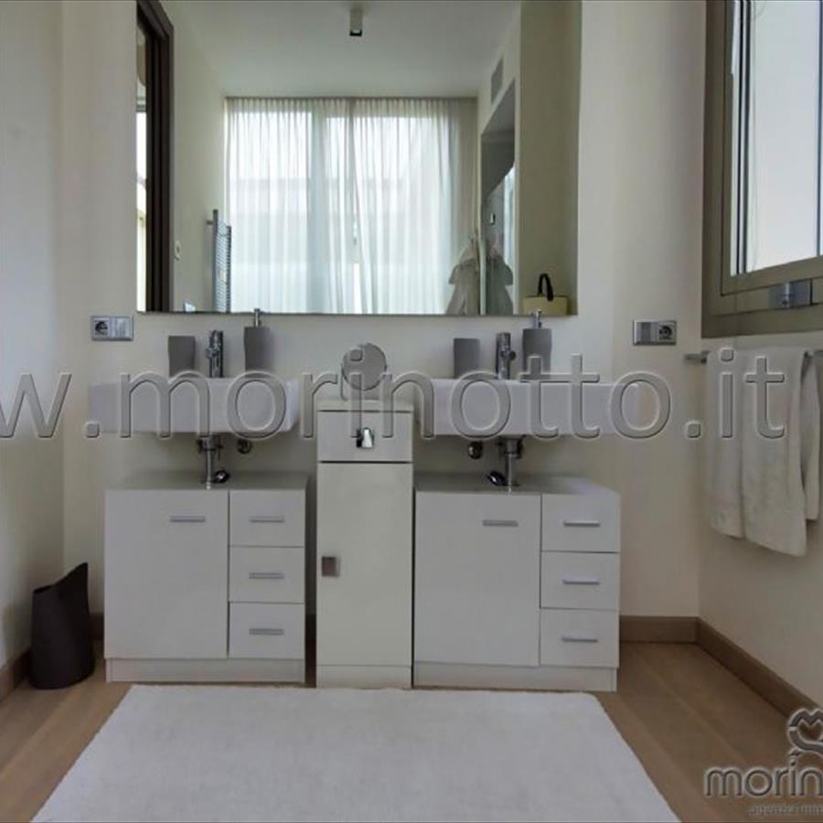 Bifamiliare forte dei marmi