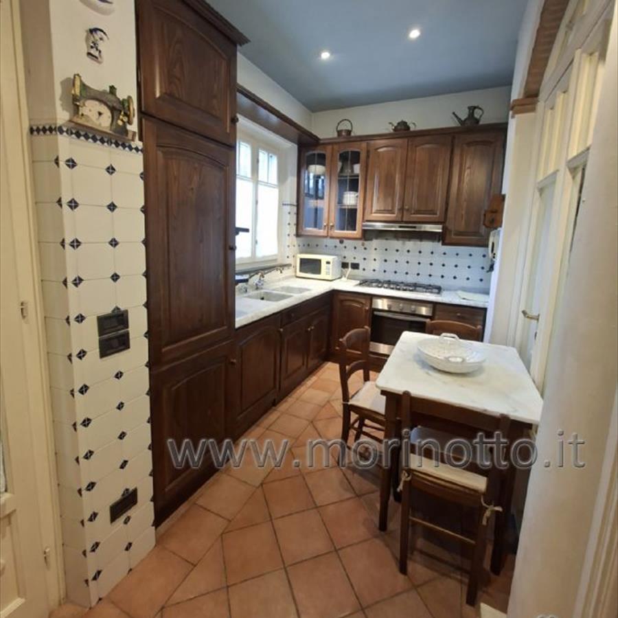 Bifamiliare forte dei marmi